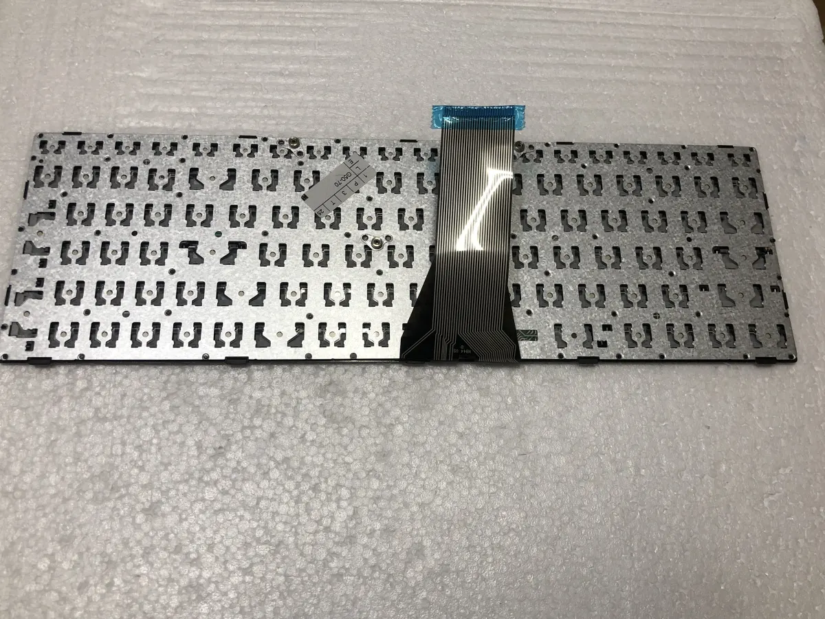 Bàn phím LENOVO G50, G50-70 =>Ideapad B50-45, B51-70, G50-30, G50-45, G50-70, G50-80, G70-35, Z50-70Ideapad 305-15IBD, Ideapad 300-15ISK, G50-70m, Z50-70, B50, G50, B50-30, B50-45, B50-70, B50-80, B51-80, G50-70AT, G50-70A, G50-75, Z50, Z50-75, Z51-70, E51-80, Z70-80, B51-35, B70-80, M50-80, B71-80, B51-30, 300-15, G70-80, 500-15ISK, 500-15ACZ mặt sau