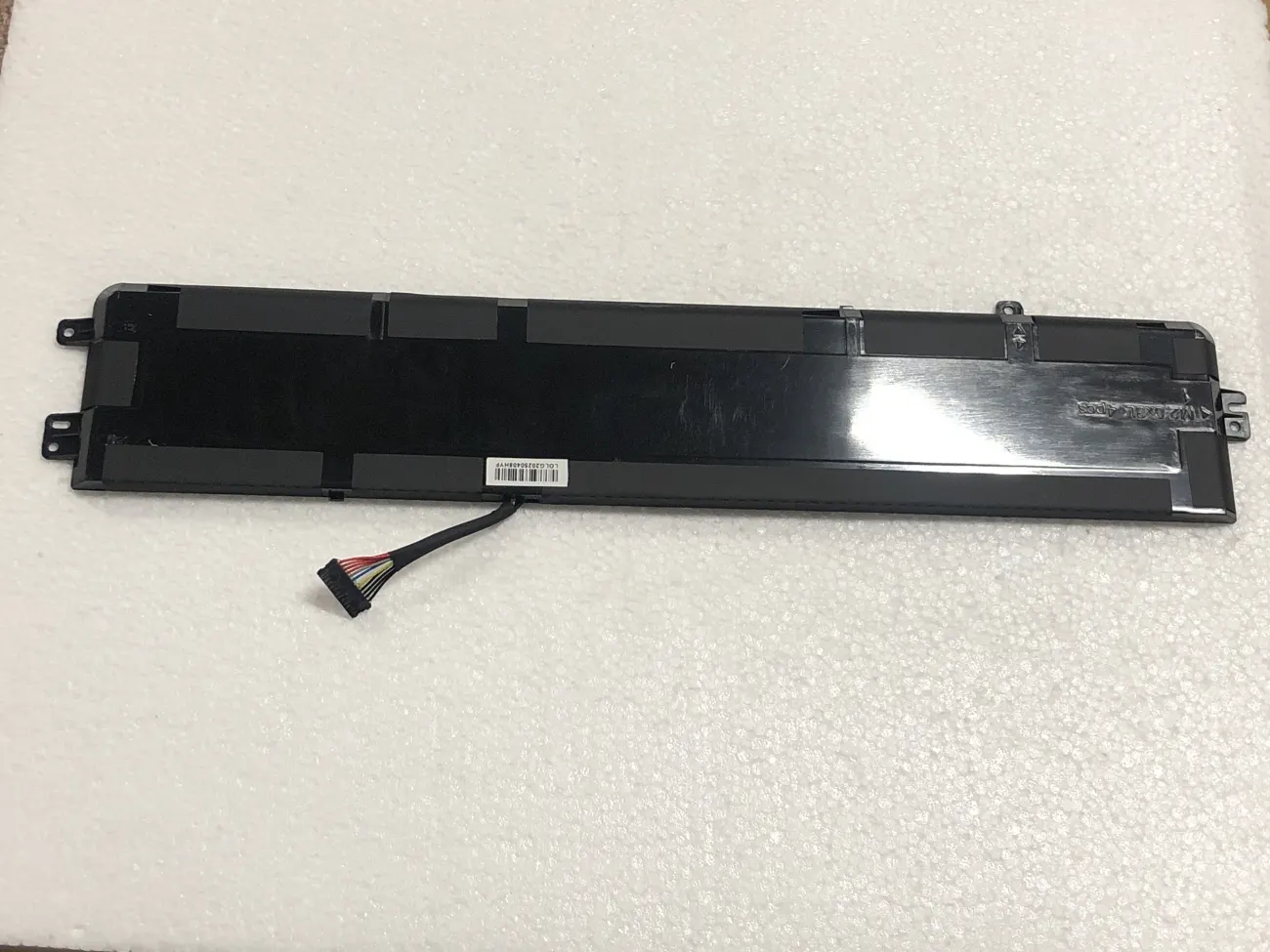 Pin LENOVO LEGION Y520-15IKB L14M3P24 (ZIN) - 3 CELL - Lenovo Legion Y520-15IKBA, Y520-15IKBM, Y520-15IKBN, IdeaPad 700-15ISK, 700-17ISK, L14M3P24 L14S3P24 L16M3P24 mặt sau