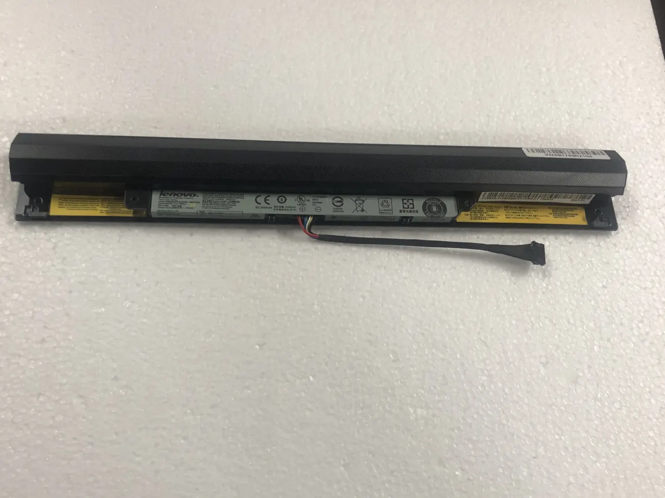Pin LENOVO L15L4A01 mặt trước