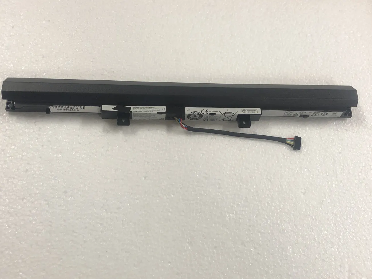 Pin LENOVO L15L4A02 mặt sau