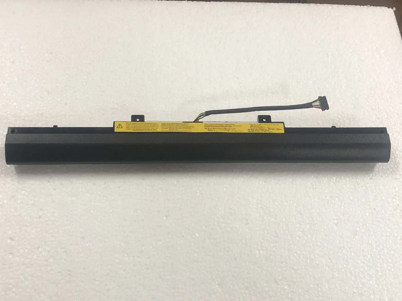 Pin LENOVO L15L4A02 mặt trước