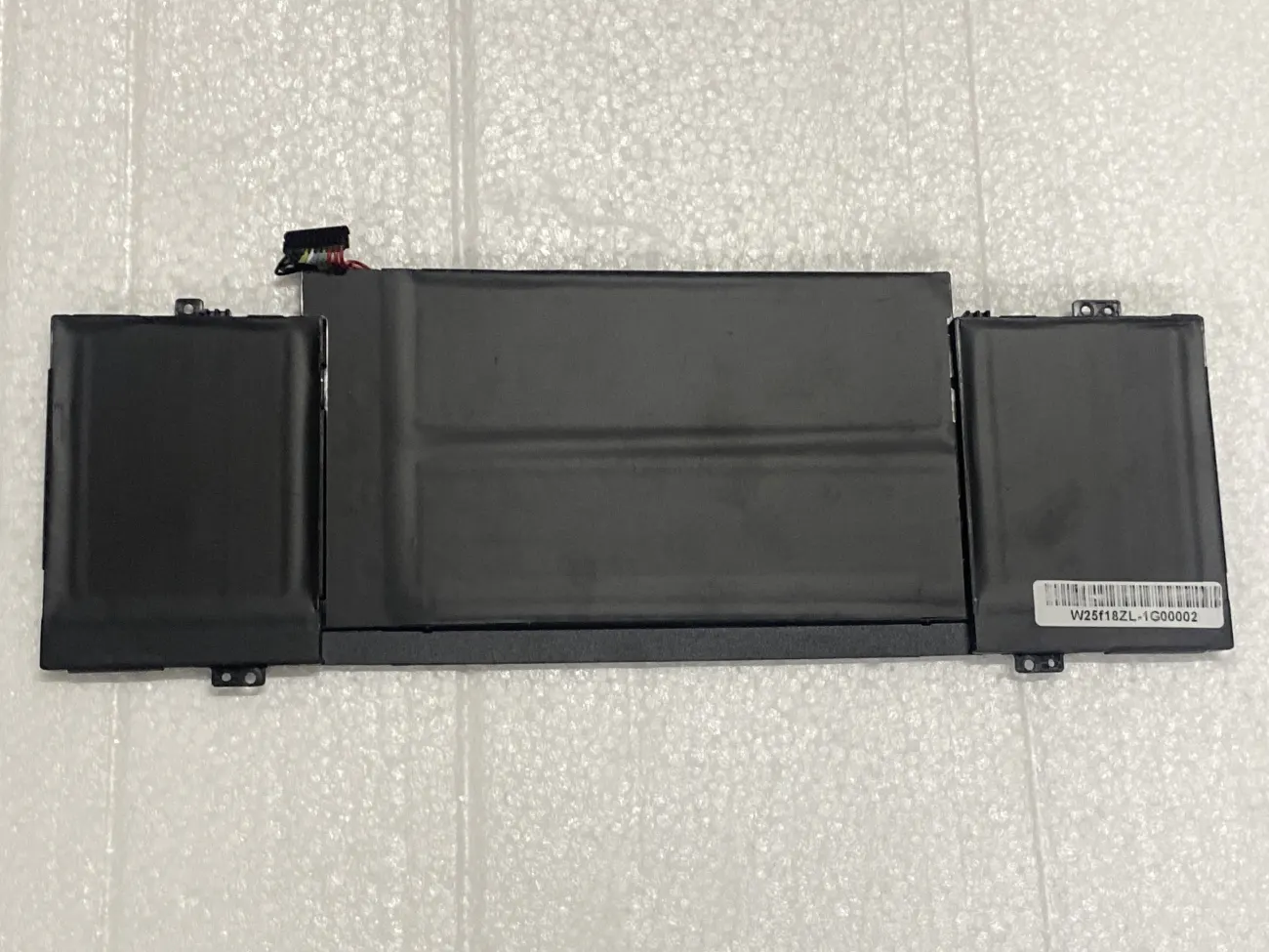 PIN LENOVO YOGA SLIM 7 14ACN6 L20M4PF2 (ZIN) - 4 CELL - Lenovo Ideapad Yoga Slim 7 Carbon 14ACN6, Lenovo Ideapad Yoga Slim 7-14ACN6, L20D4PF2 L20C4PF2 L20M4PF2 mặt sau