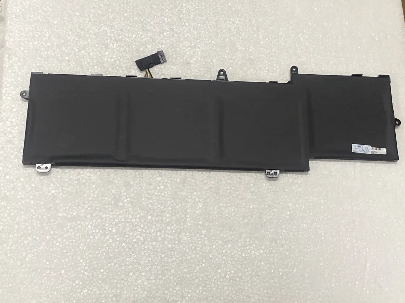 PIN LENOVO THINKBOOK PLUS G3 IAP L21M4PH4 (ZIN) - 4 CELL - Lenovo ThinkBook Plus G3 IAP, Lenovo ThinkBook Plus Gen 3 IAP, L21C4PH4 L21D4PH4 L21L4PH4 L21M4PH4 mặt sau