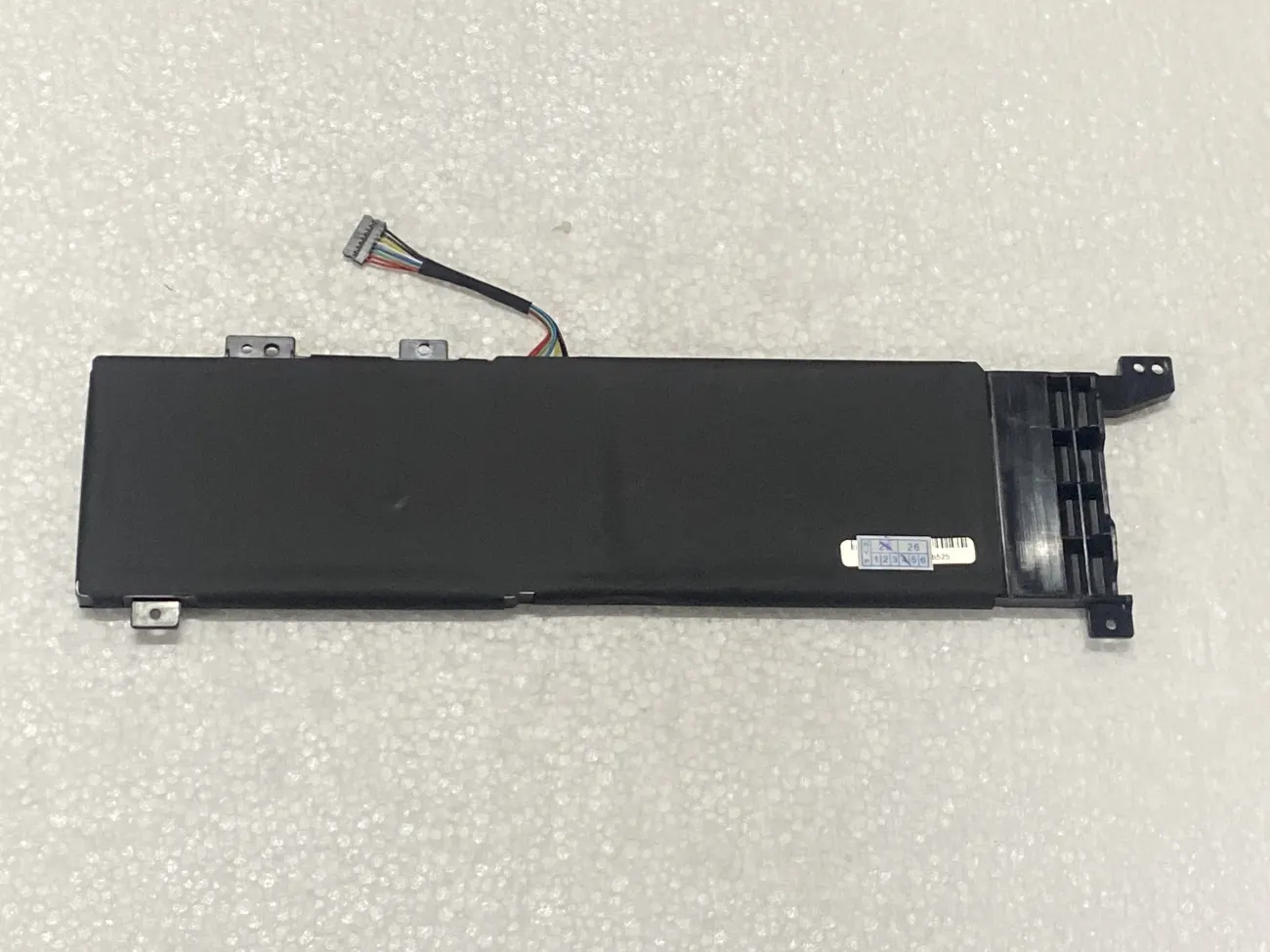 PIN LENOVO V14 V15 G4 L22B2PG2 (ZIN) - 2 CELL - Lenovo V14 G4 AMN (82YT), Lenovo V15 G4 AMN (82YU), Lenovo V15 G4 IAN (82YW) Series, L22B2PG2 L22D2PG2 SB11K24748 5B11K24747 SB11N45986 5B11N45996 mặt sau