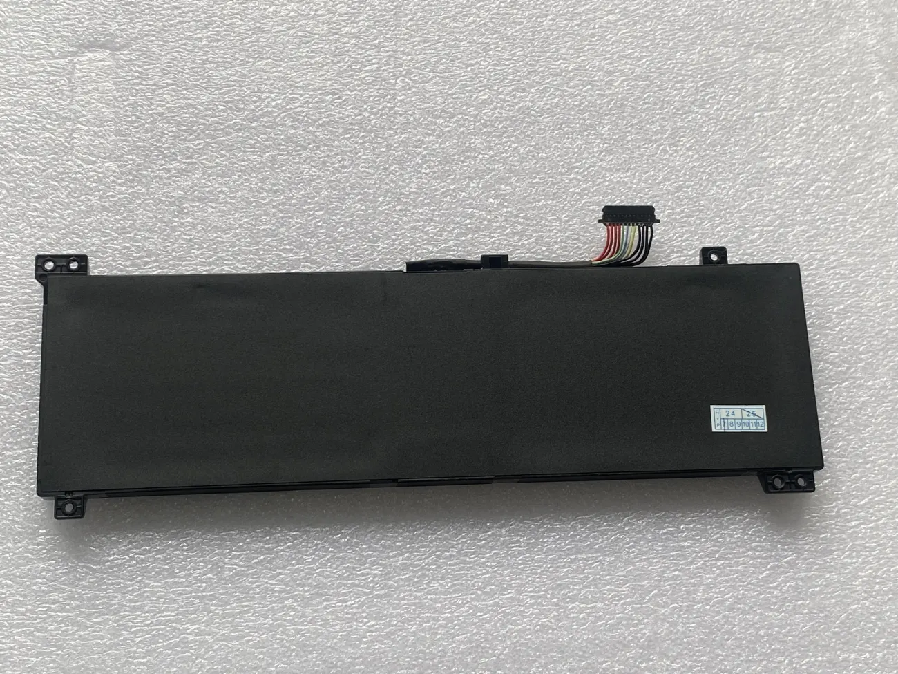 PIN LENOVO LOQ 15ARP9 L23M4PK4 (ZIN) - 4 CELL - Lenovo LOQ 15ARP9, LOQ 15IRX9, LOQ 15AHP9, LOQ 15IAX9I, LOQ 15IAX9W, L23B4PK4 L23C4PK4 L23D4PK4 L23L4PK4 L23M4PK4 mặt sau