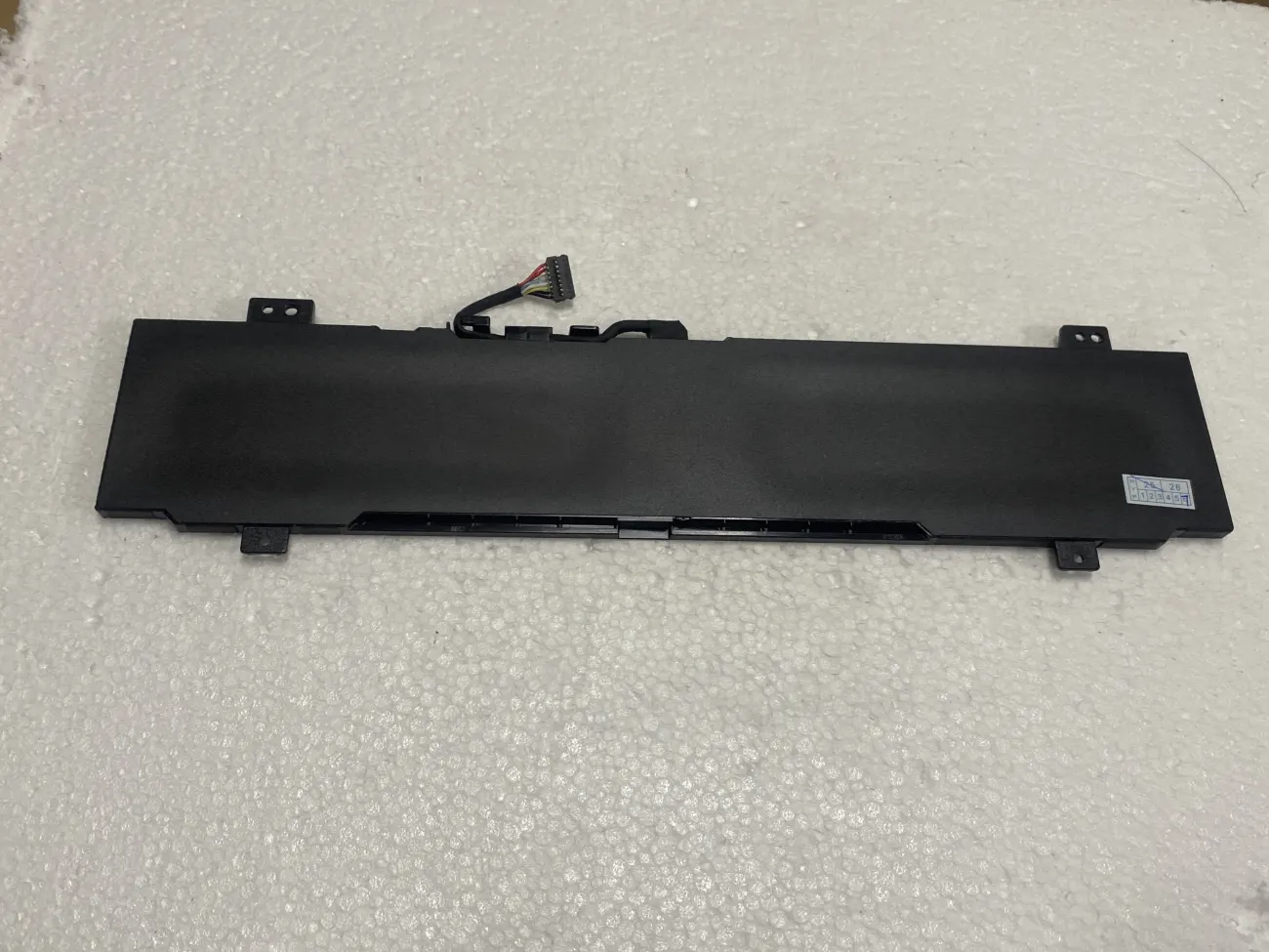 PIN LENOVO [...] L23X2PG3 (ZIN) - 4 CELL - Lenovo L23B2PG3, L23C2PG3, L23D2PG3, L23L2PG3, L23M2PG3, L23X2PG3, 5B11N50697 SB11N50700 mặt sau