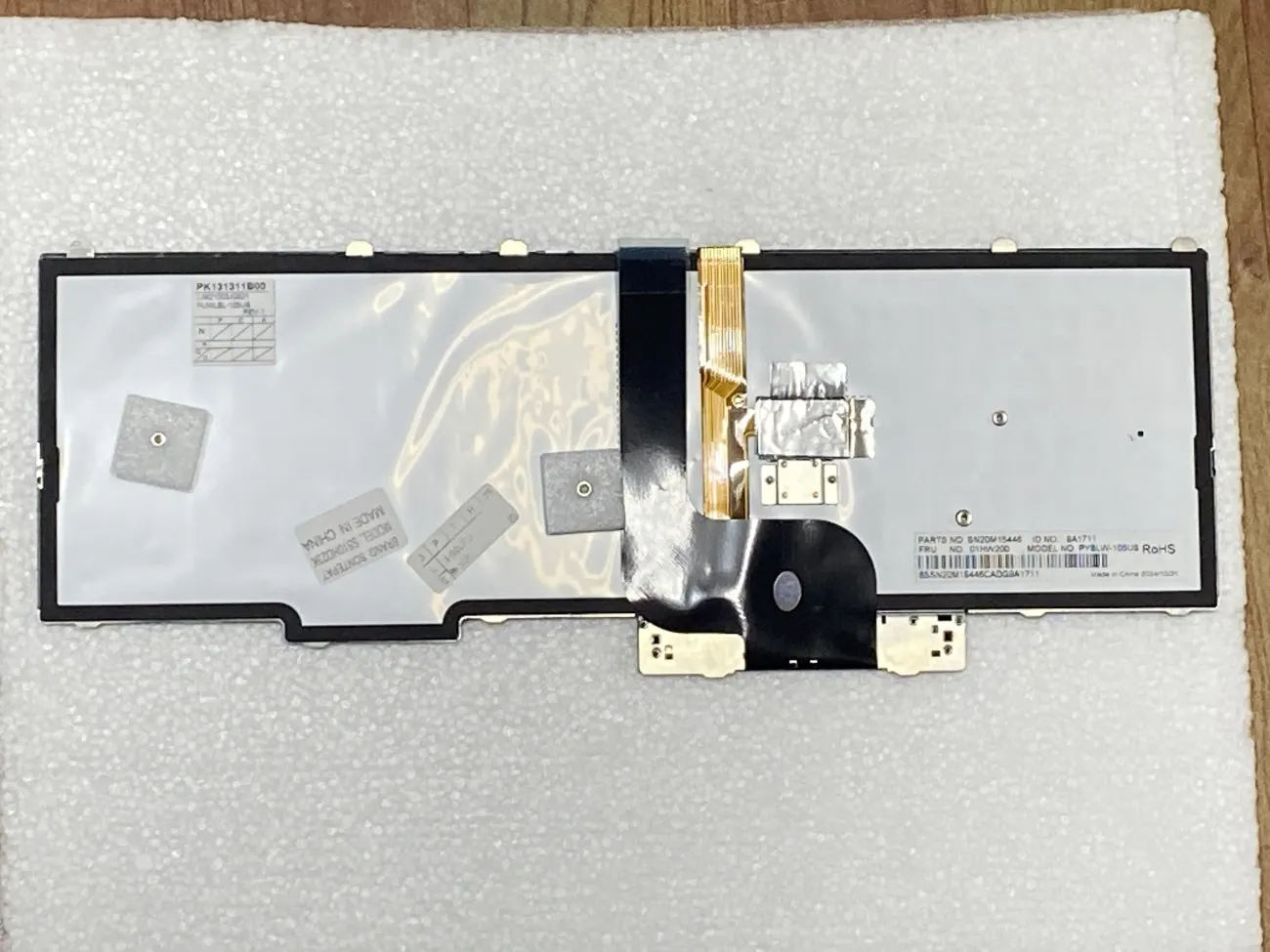 LENOVO THINKPAD P50 P70 =CÓ CHUỘT GIỮA= (CÓ ĐÈN,) =>ThinkPad P50 P70 mặt sau