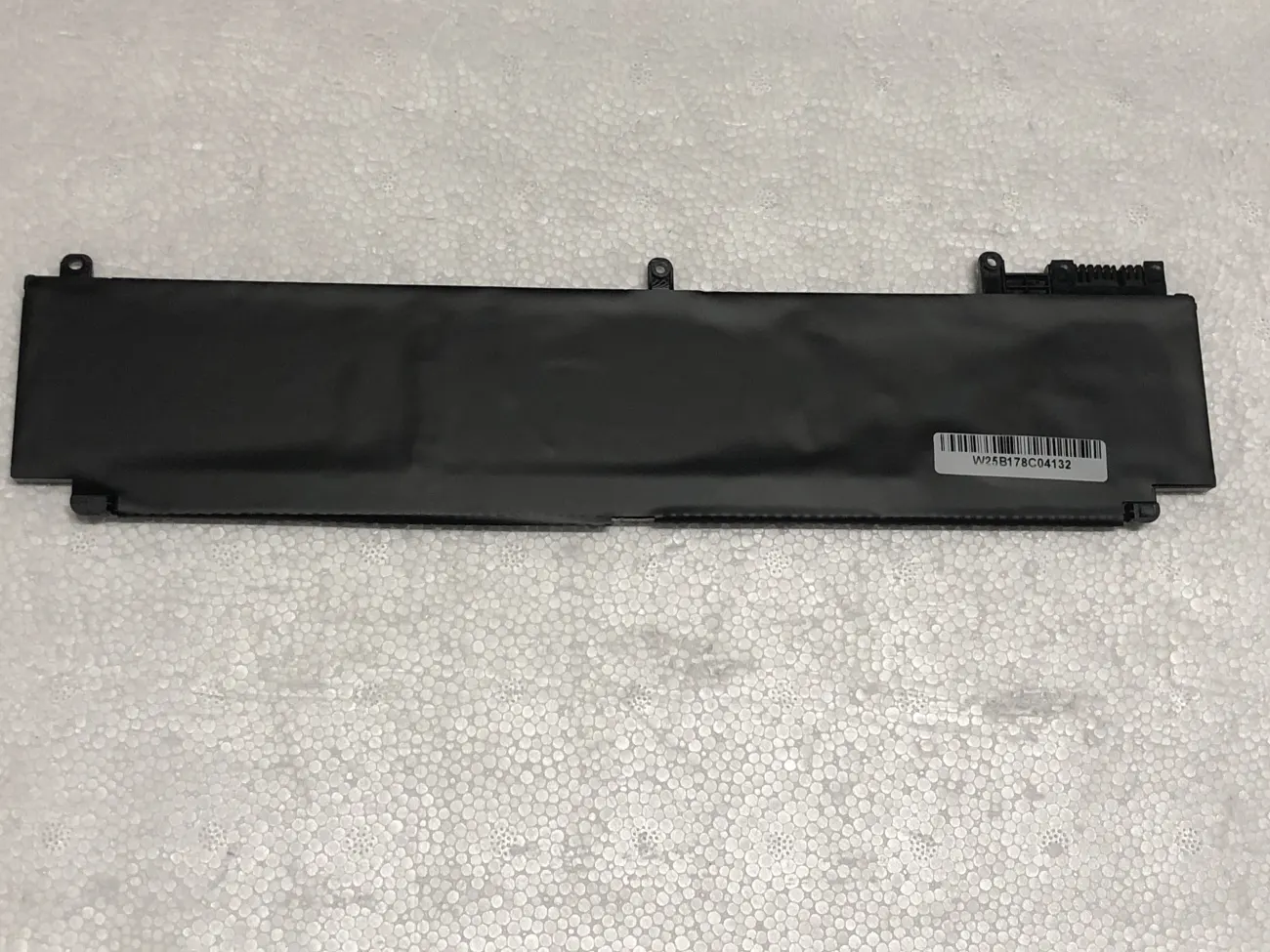 PIN LENOVO T460S DÀI (ZIN) - 3 CELL - Thinkpad T460s T470s (3 LỖ ỐC) 00HW022 mặt sau