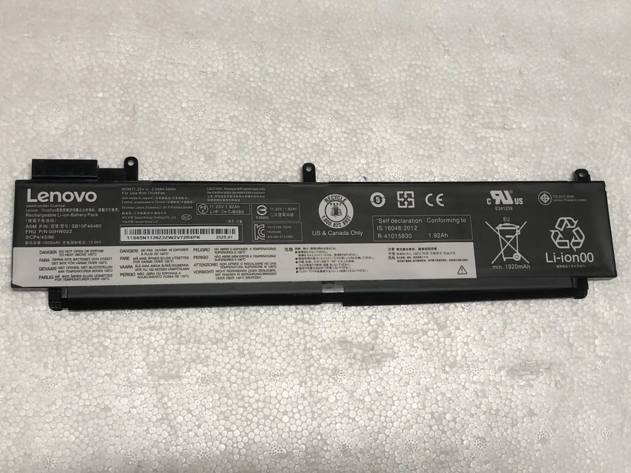 PIN LENOVO T460S DÀI (ZIN) - 3 CELL - Thinkpad T460s T470s (3 LỖ ỐC) 00HW022 mặt trước