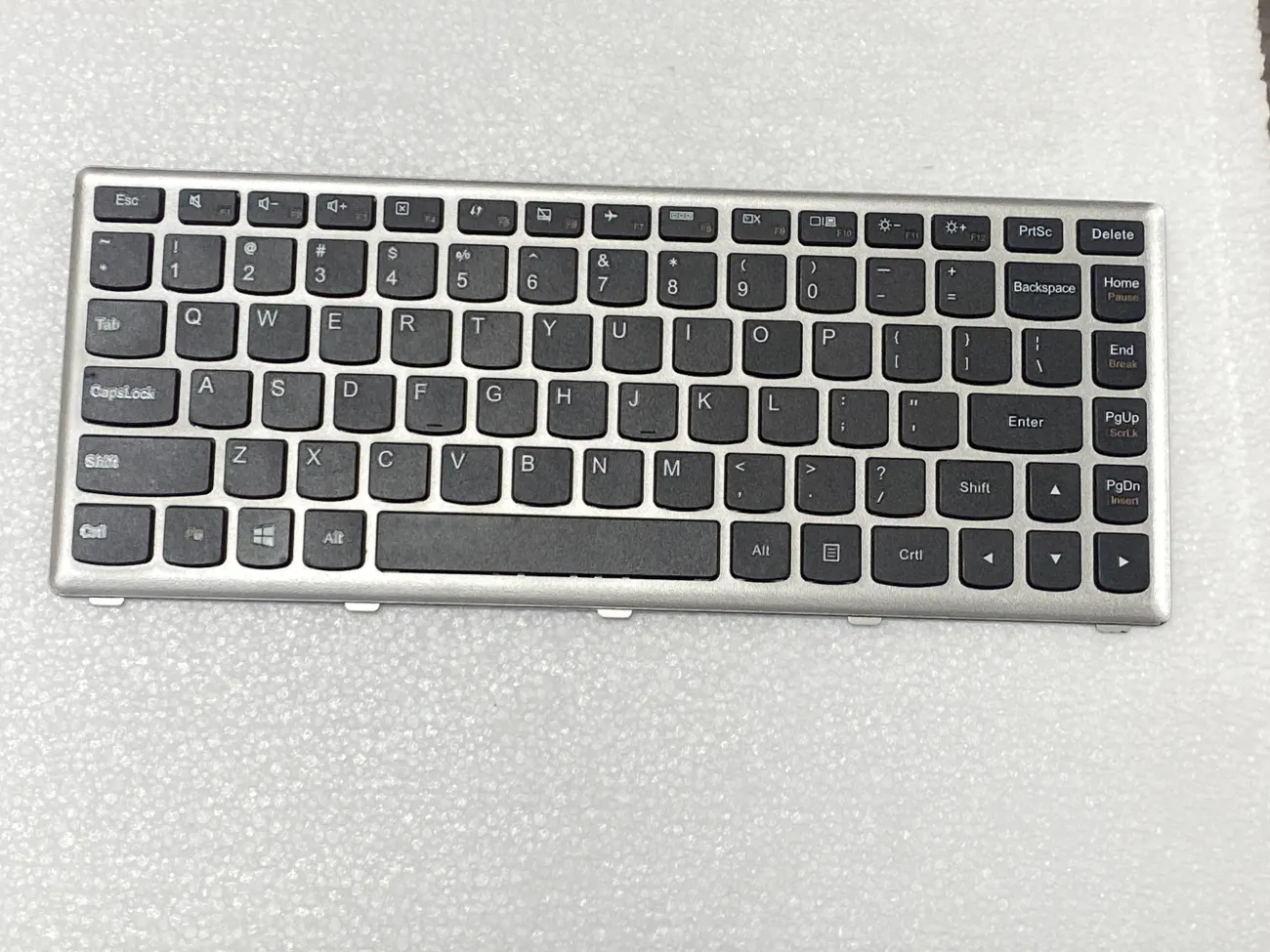 Bàn phím LENOVO U410 giống s400 khác ốc mặt trước