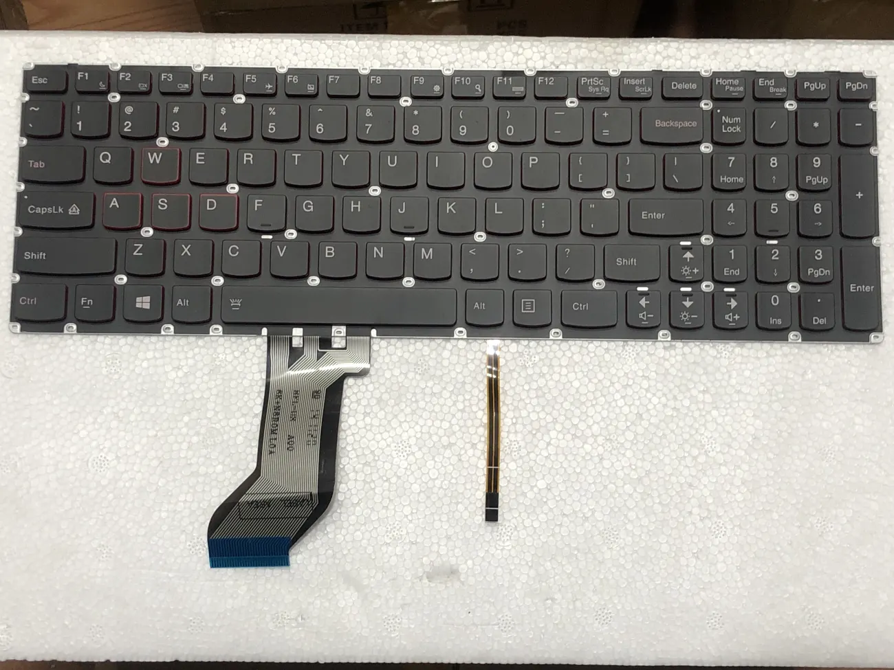 Bàn phím LENOVO IDEAPAD Y700-15ISK =>Lenovo Ideapad Y700 Y700-15, Y700-15ISK, Y700-15ACZ, Y700-15ISE, Y700-17ISK mặt trước