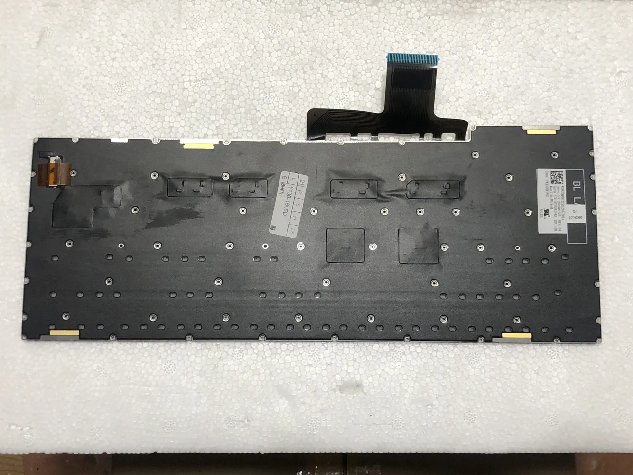 PHÍM LENOVO Y730-15IRH (LED RGB) - Lenovo Legion Y730-15ICH, Legion Y740-15IRH mặt sau