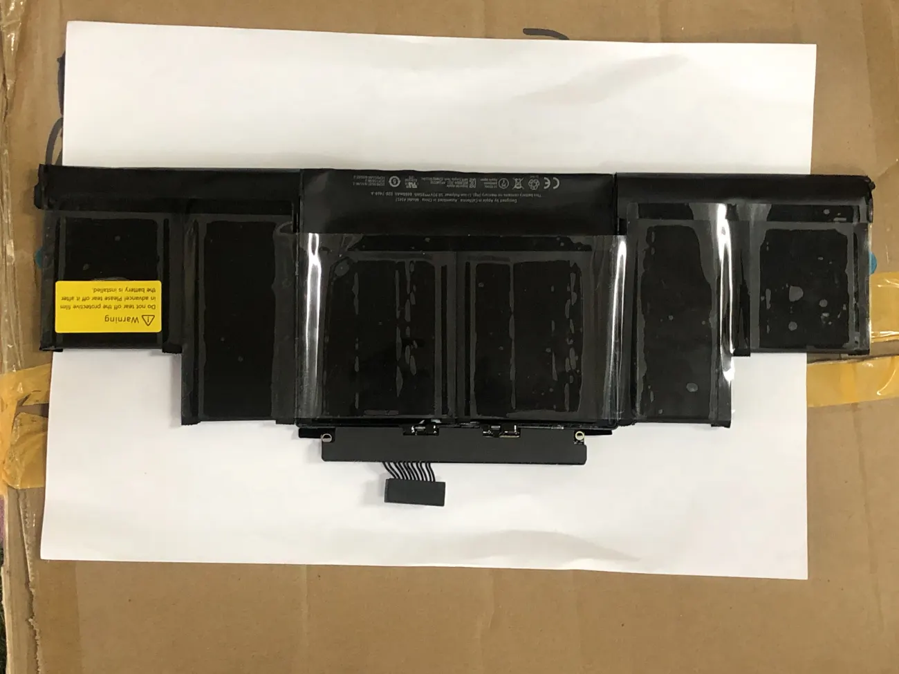Pin MACBOOK A1417 A1398 ZIN mặt trước