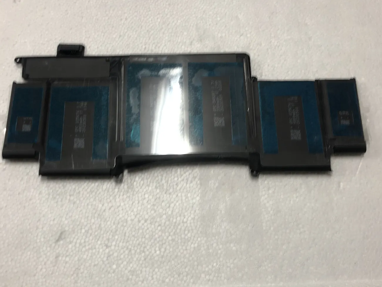 Pin MACBOOK A1493 ZIN mặt sau
