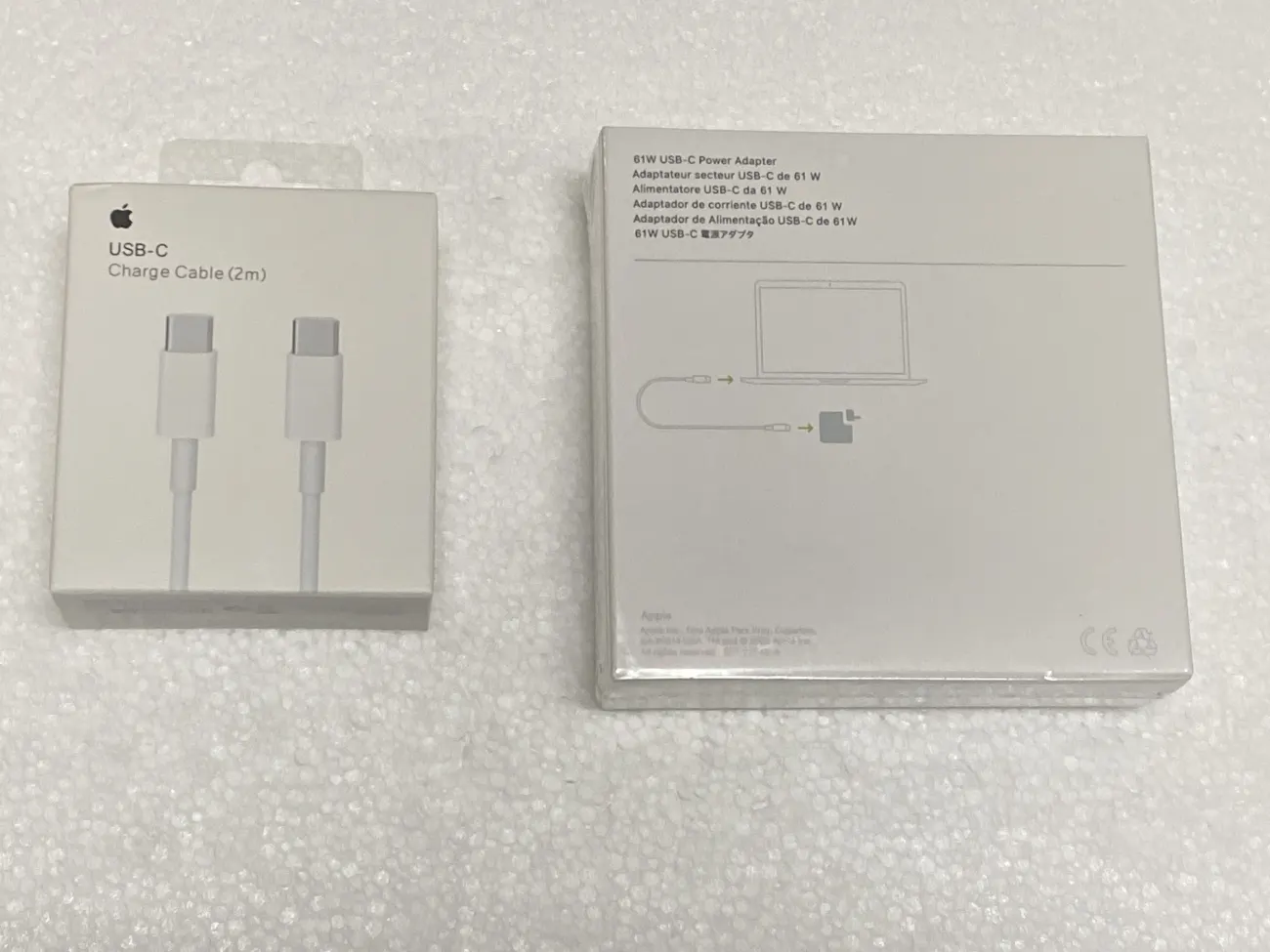 Sạc Macbook 61w Type C full box trắng mặt trước