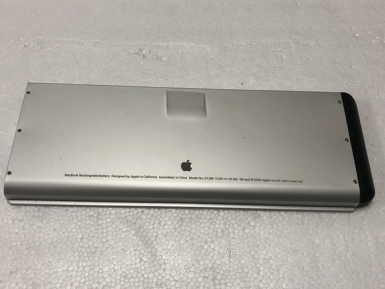 Pin MACBOOK A1280 ZIN mặt trước