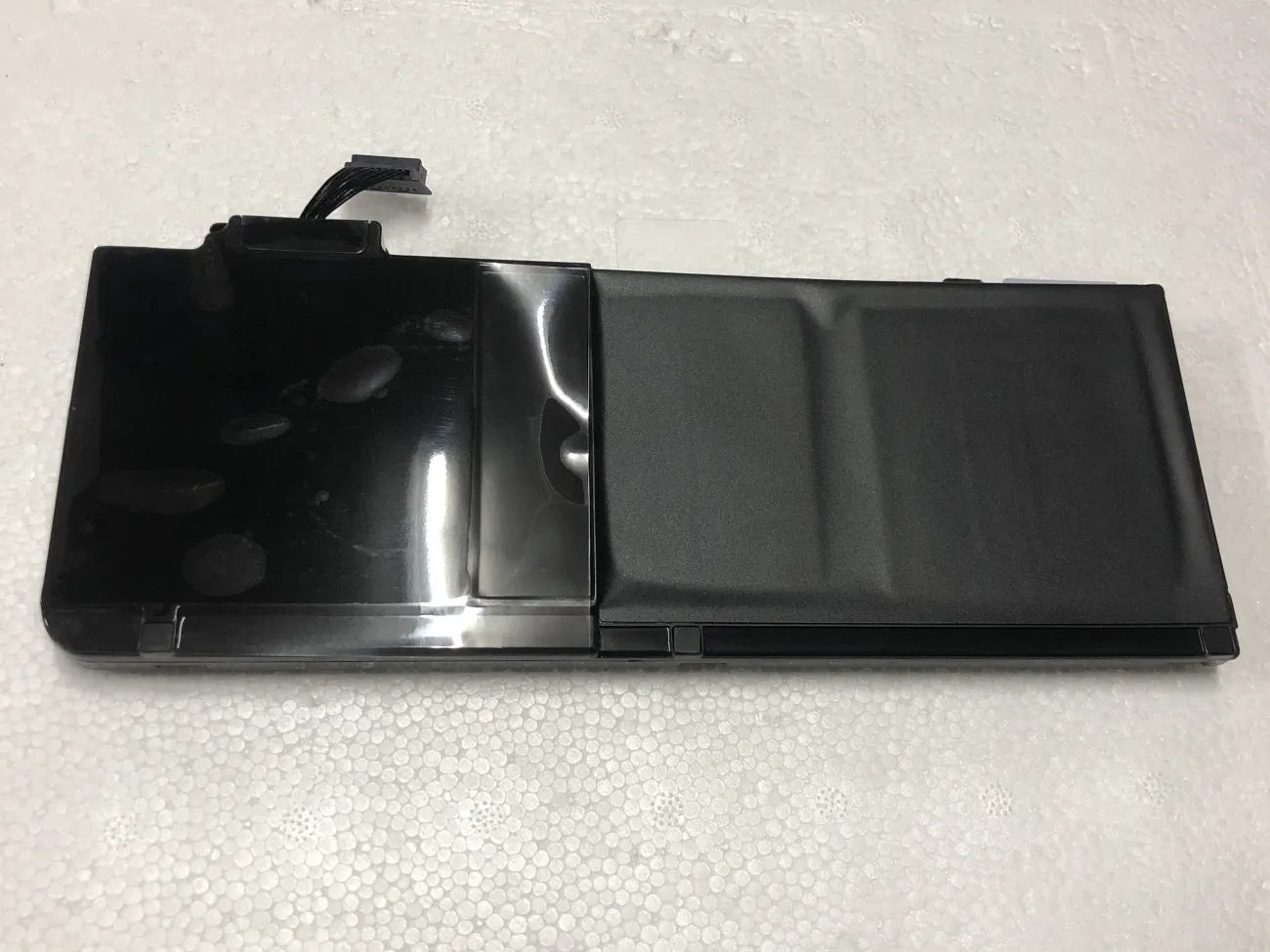 Pin MAC A1322 ZIN mặt sau