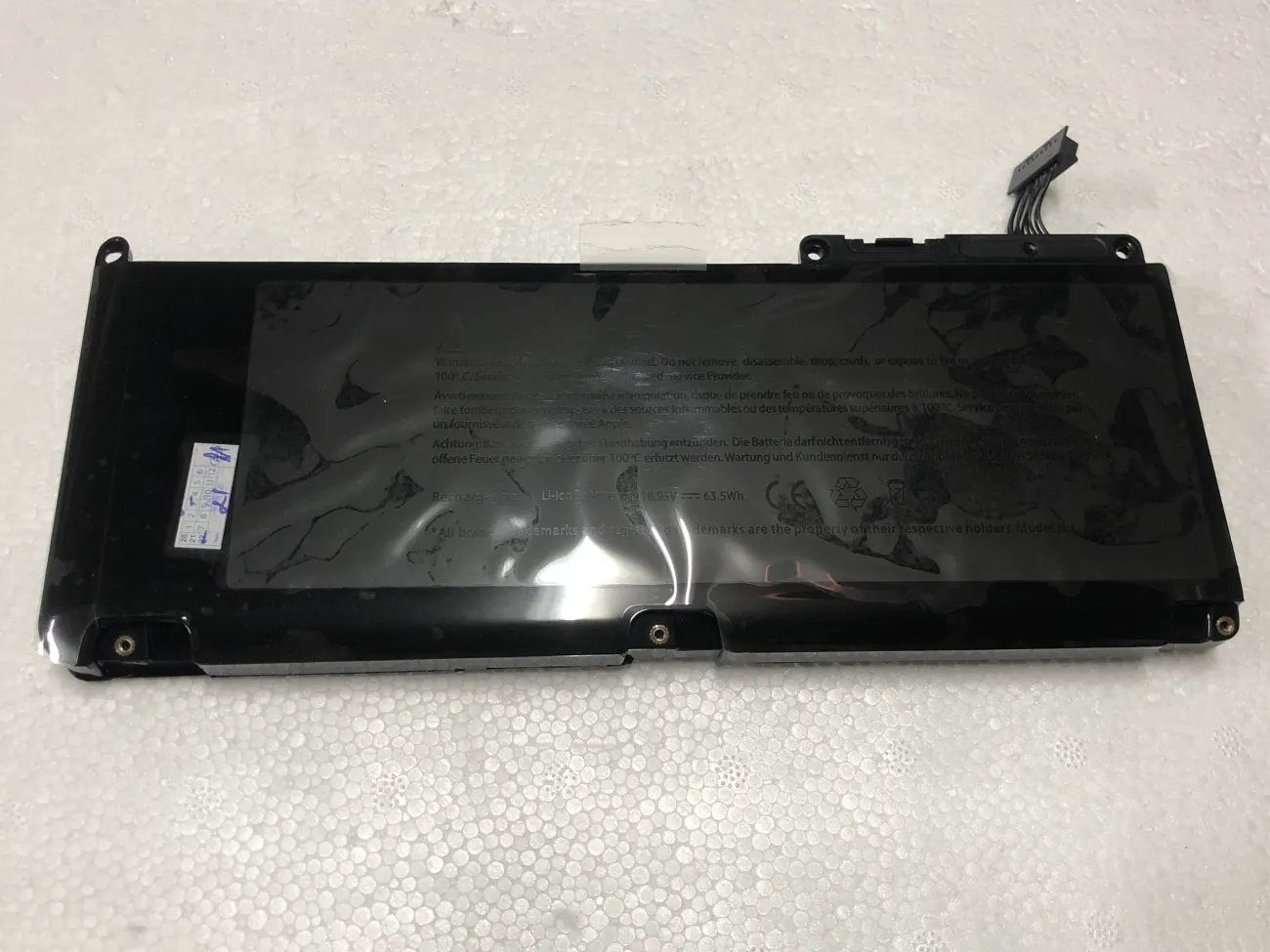 Pin MACBOOK A1331 ZIN mặt trước