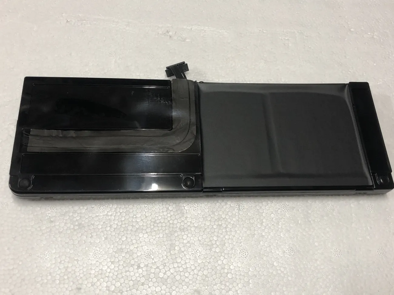 Pin MAC A1382 ZIN mặt sau
