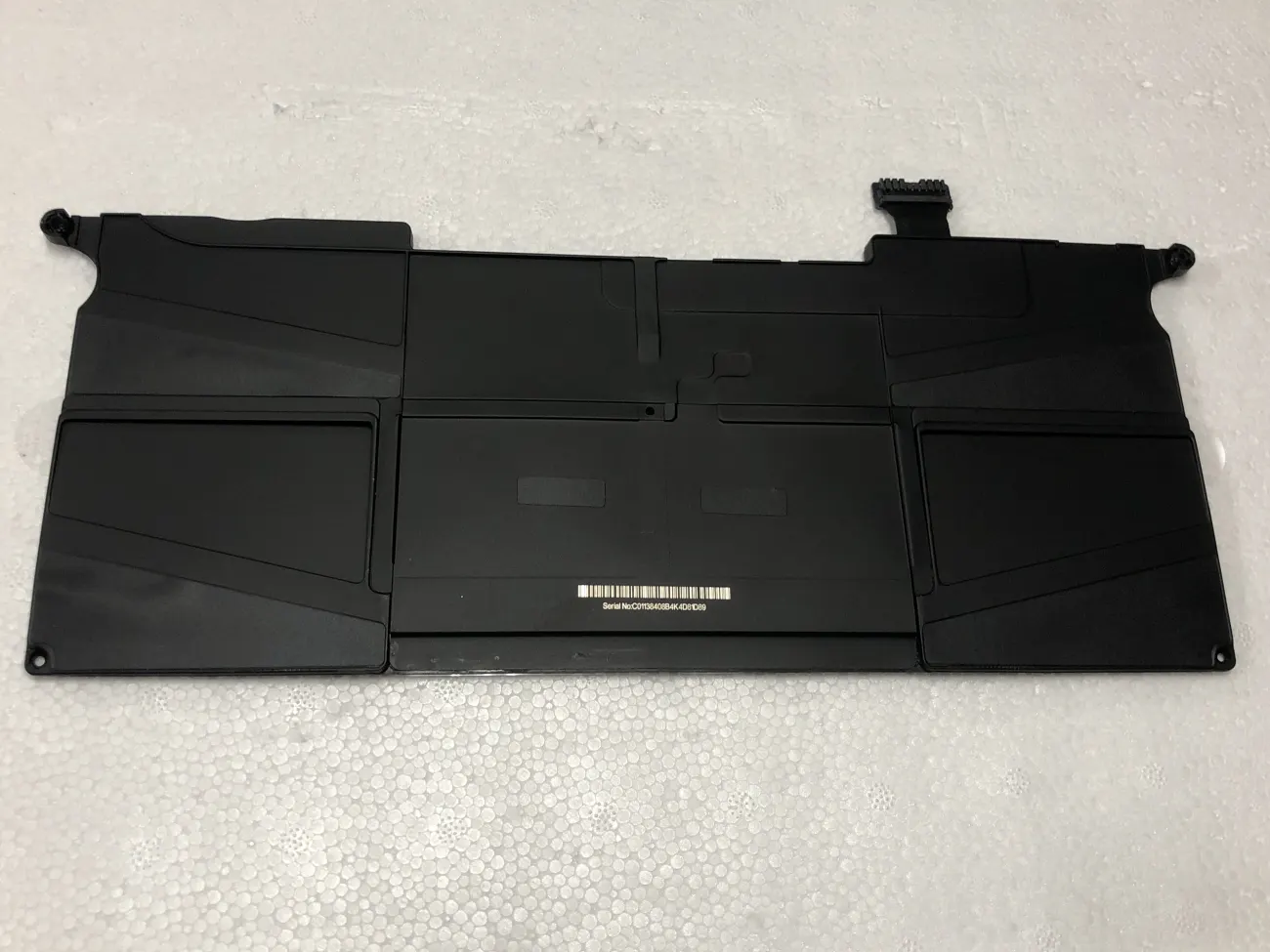 Pin MACBOOK A1406 ZIN mặt sau