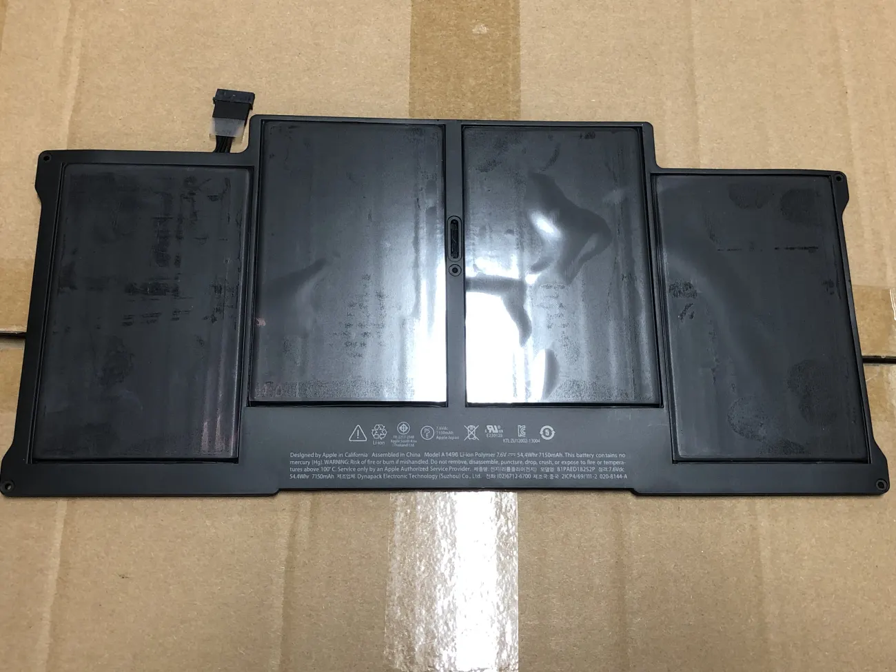 Pin MACBOOK A1496 ZIN mặt trước