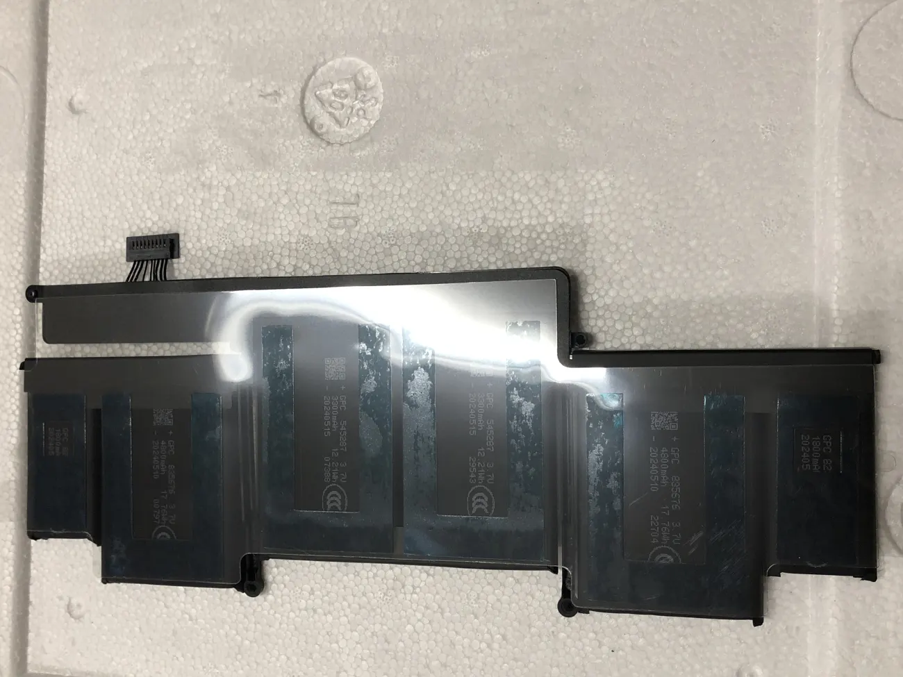 Pin MACBOOK A1582/1502 Zin mặt sau