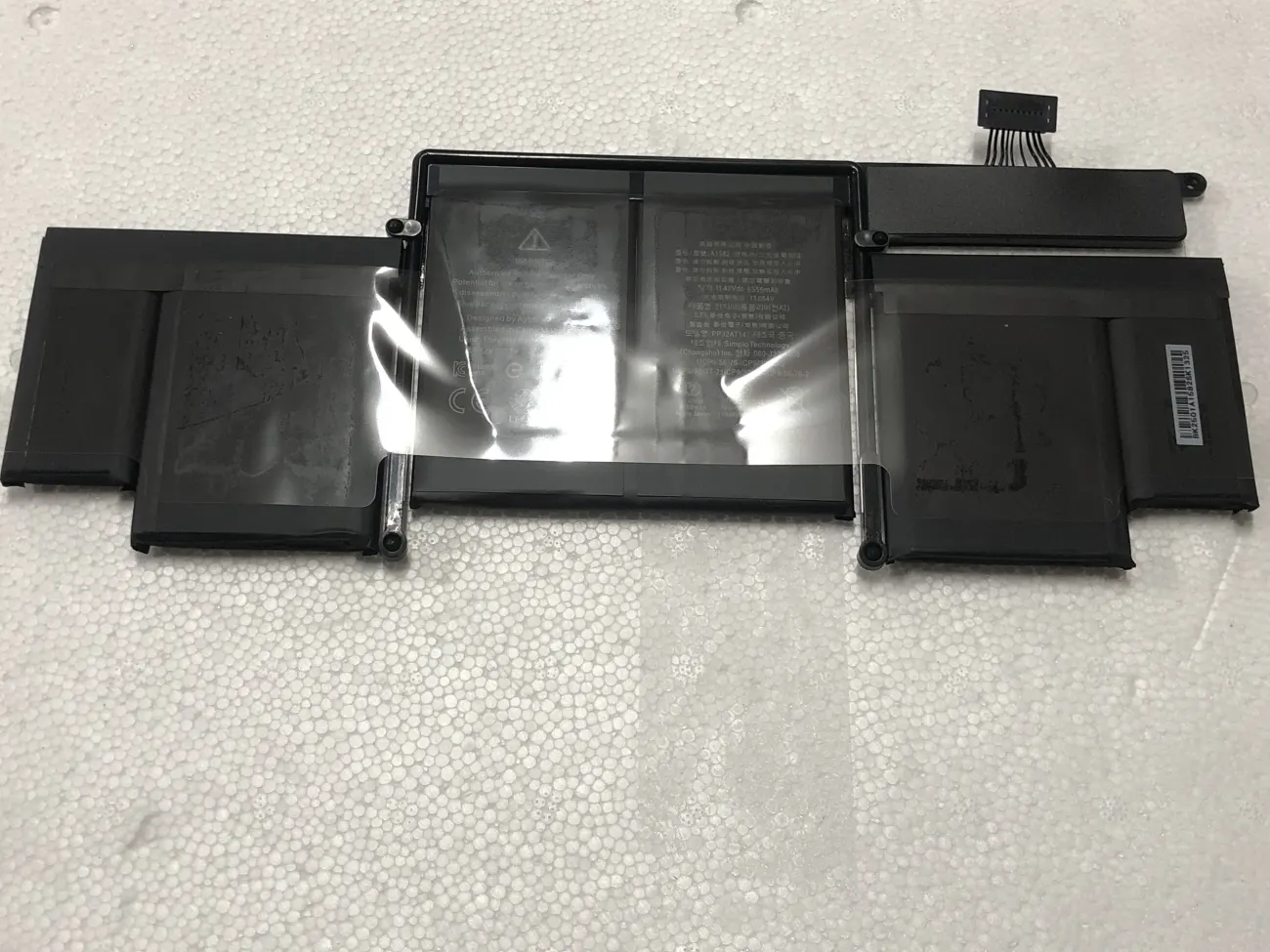 Pin MACBOOK A1582/1502 Zin mặt trước