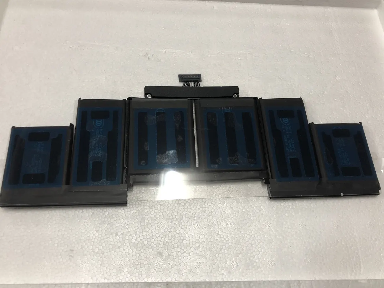 Pin MACBOOK A1618 series 2015 mặt sau