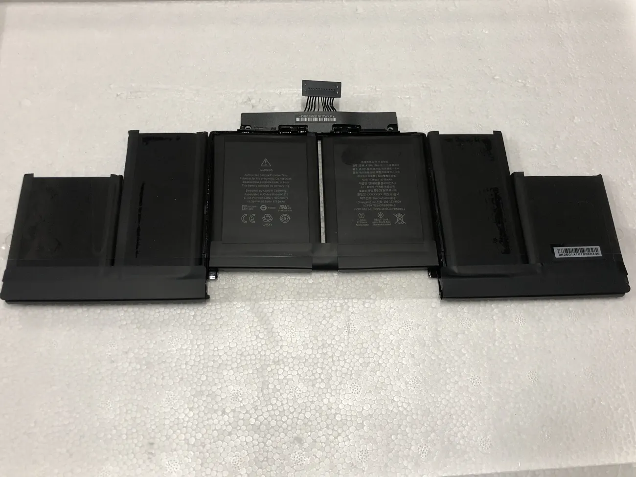 Pin MACBOOK A1618 series 2015 mặt trước