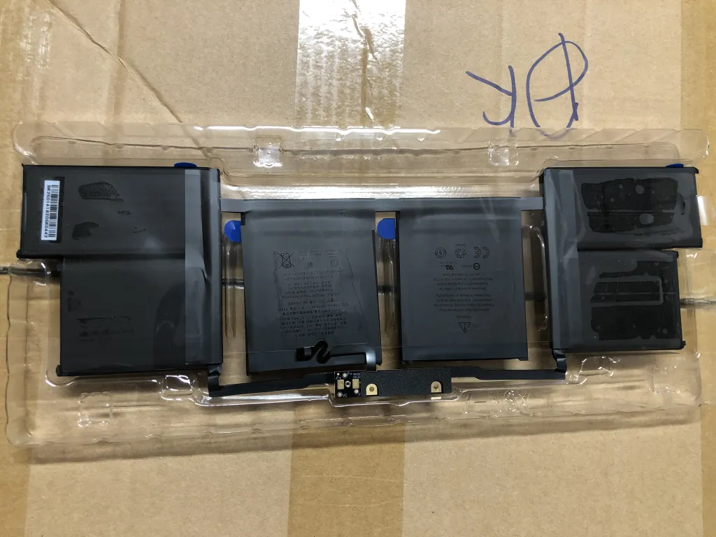 Pin MACBOOK A1820 Zin mặt trước