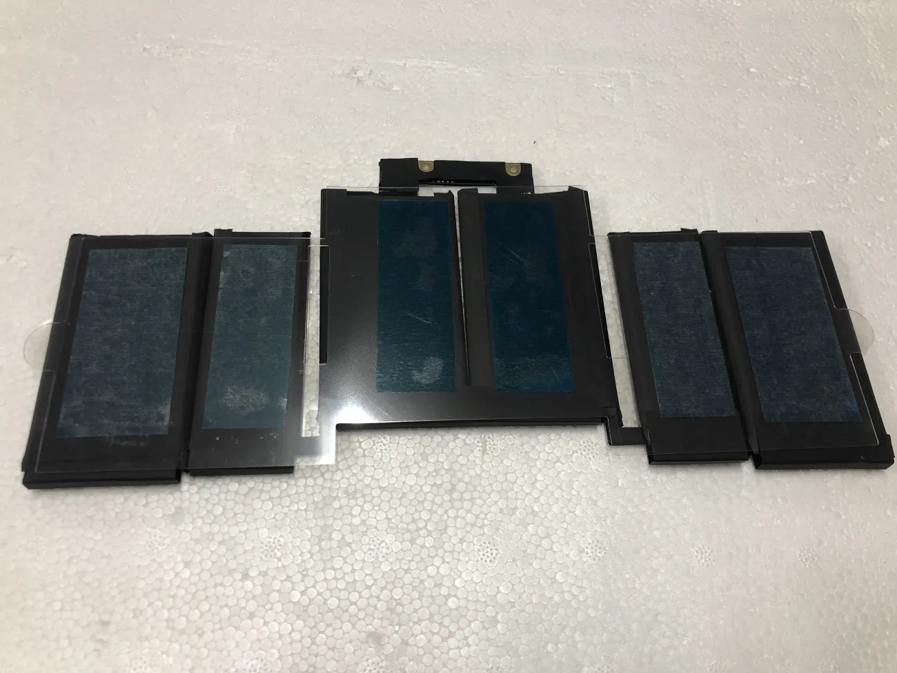 Pin MACBOOK A1964 (ZIN) - 4 CELL - Pro 13 mặt sau