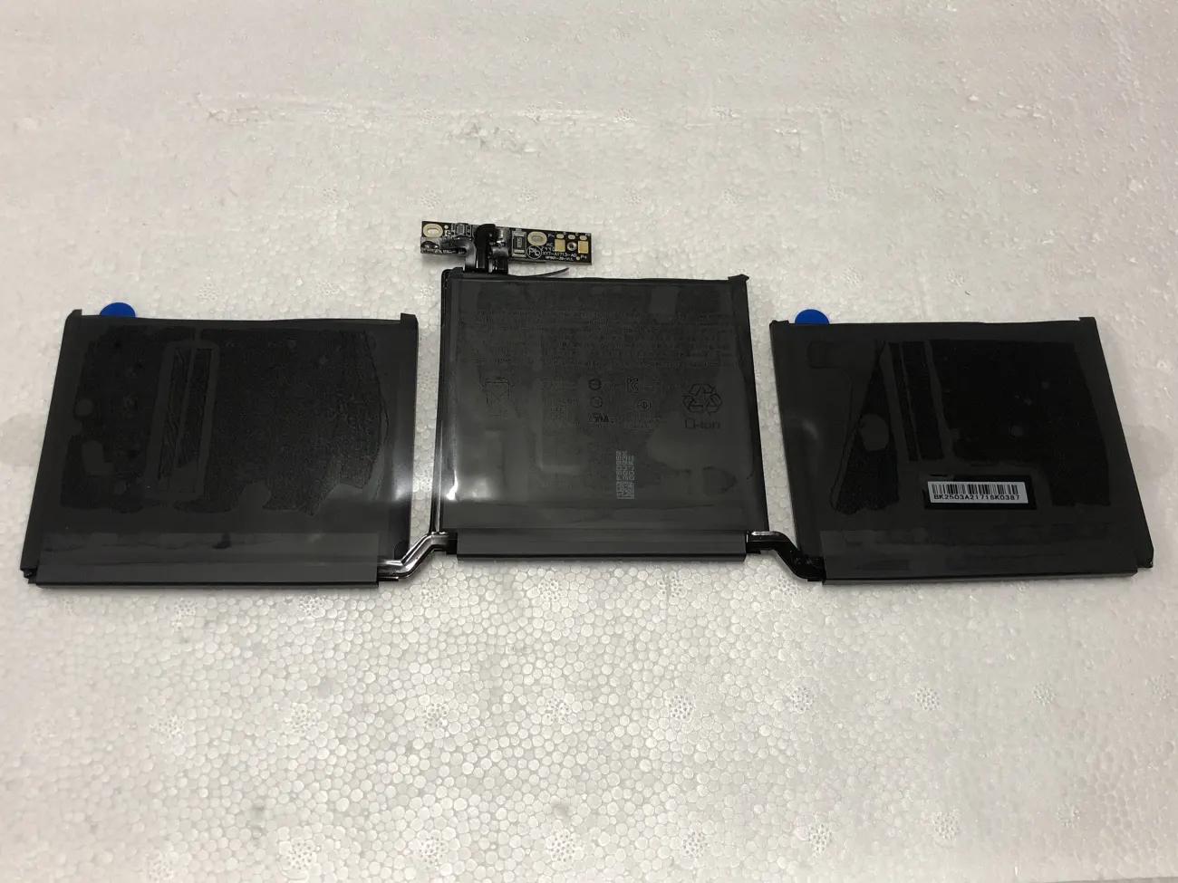 Pin MACBOOK A2171 (ZIN) - 3 CELL - Pro 13 mặt trước