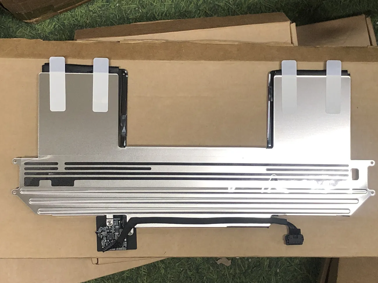 Pin macbook A2389-A2337 mặt sau
