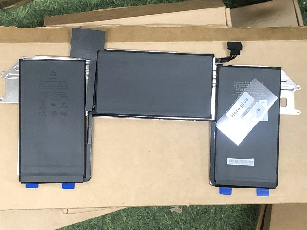 Pin macbook A2389-A2337 mặt trước
