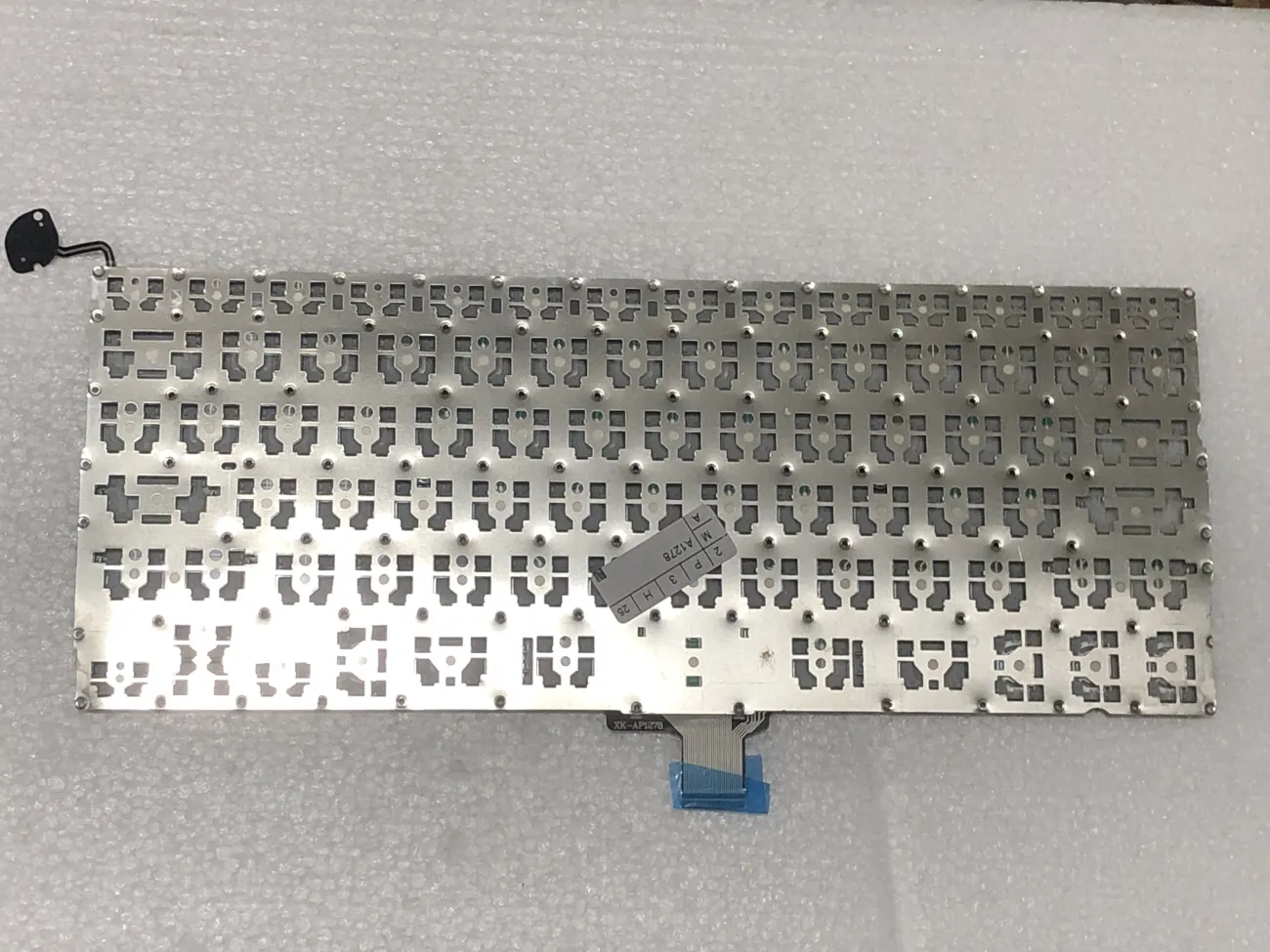 Bàn phím MACBOOK A1278 =>Pro 13" 2009 2010 2011 2012 A1278 MB466 MB467 MB990 MB991 MC374 MC375 MC700 MD101 MD102 mặt sau