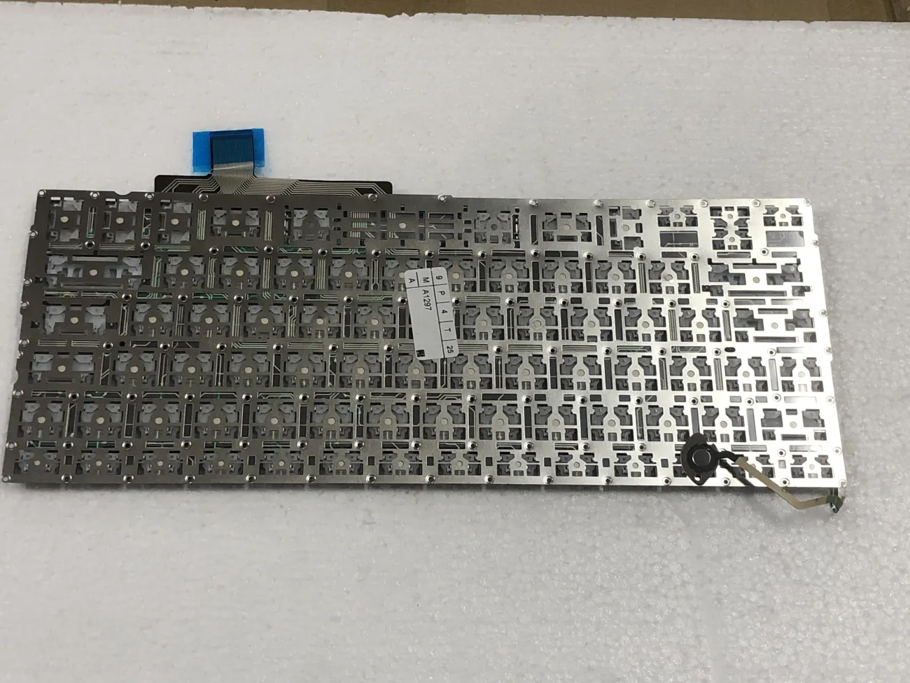 Bàn phím MACBOOK A1297 (US) (BH 6TH) - Macbook Pro 17" A1297 mặt sau