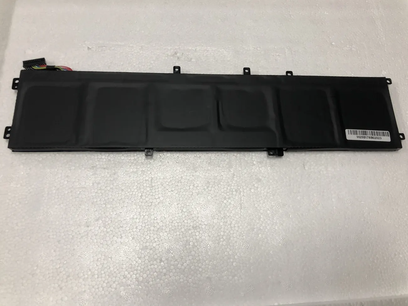 PIN DELL 4GVMP C5GV2 X77XY mặt sau
