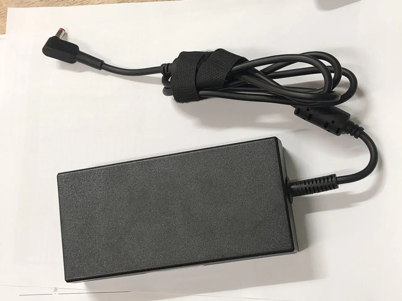 Sạc Acer 11.8a 230w mặt sau