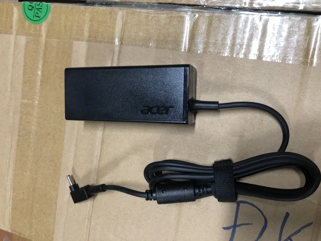 Sạc ACER 19v-2.37A 45W ZIN CHÂN NHỎ 3.0x1.1mm mặt sau