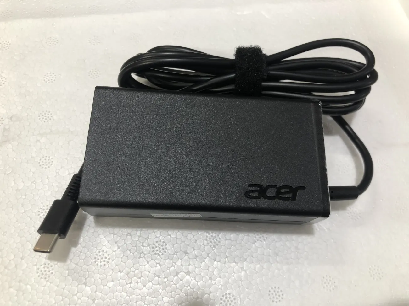 Sạc ACER 3.25 65W TYPE C mặt sau