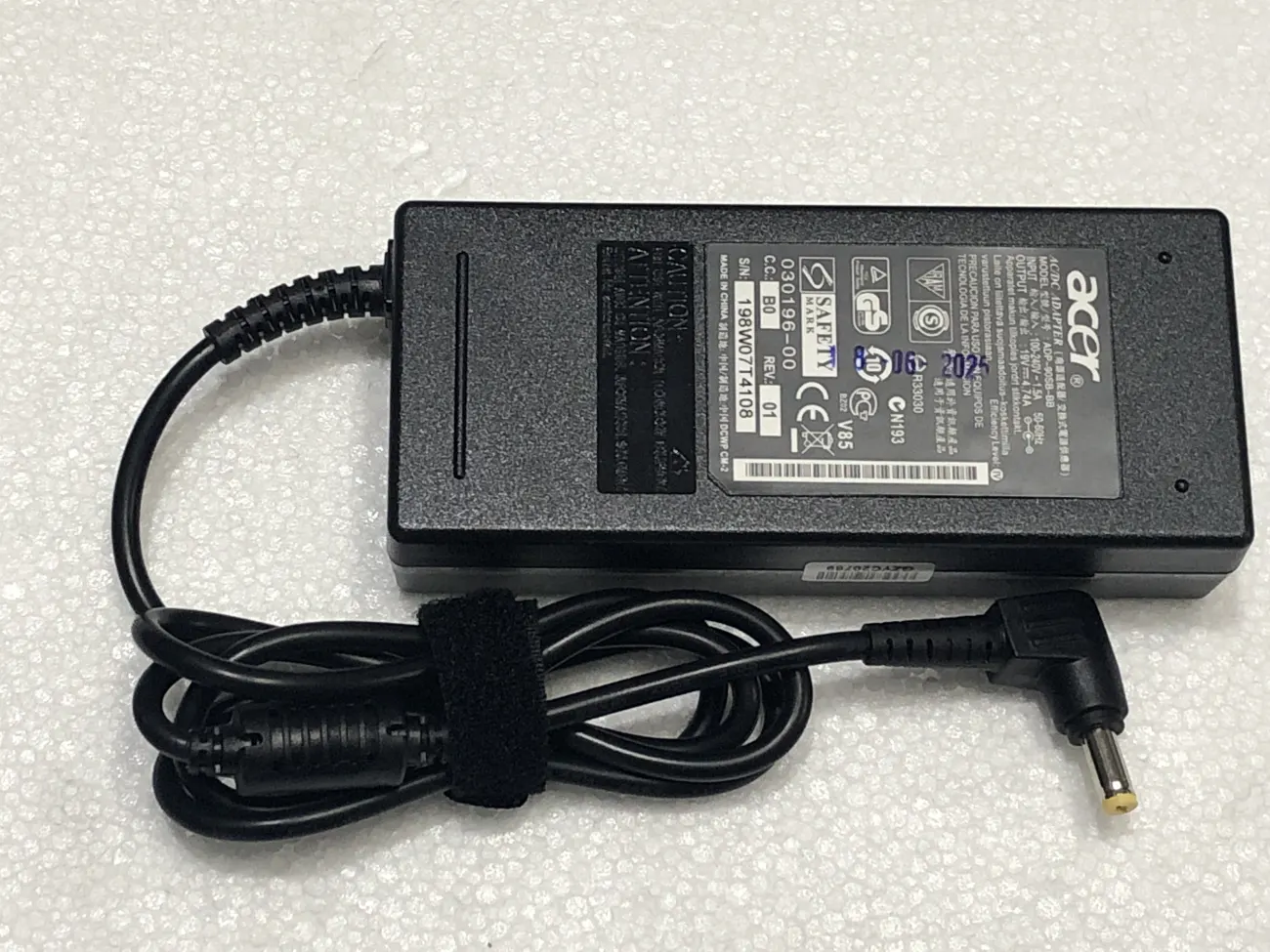Sạc Acer 19v-4.74A 90W zin chân 5.5x1.7mm mặt trước