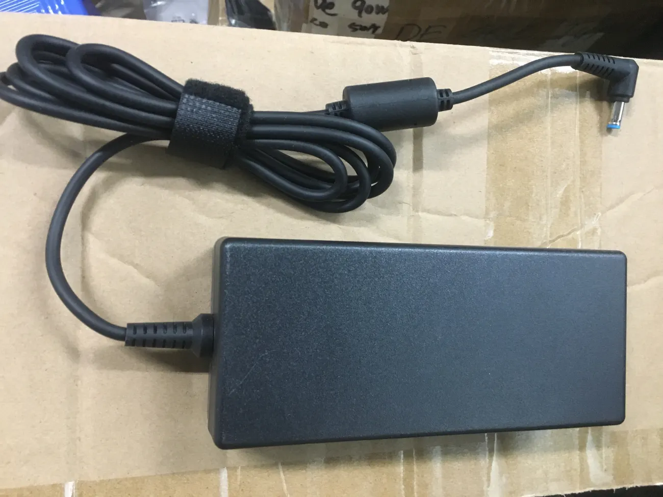 Sạc ACER 19v-6.32A 120W ZIN chân 5.5x1.7mm mặt sau