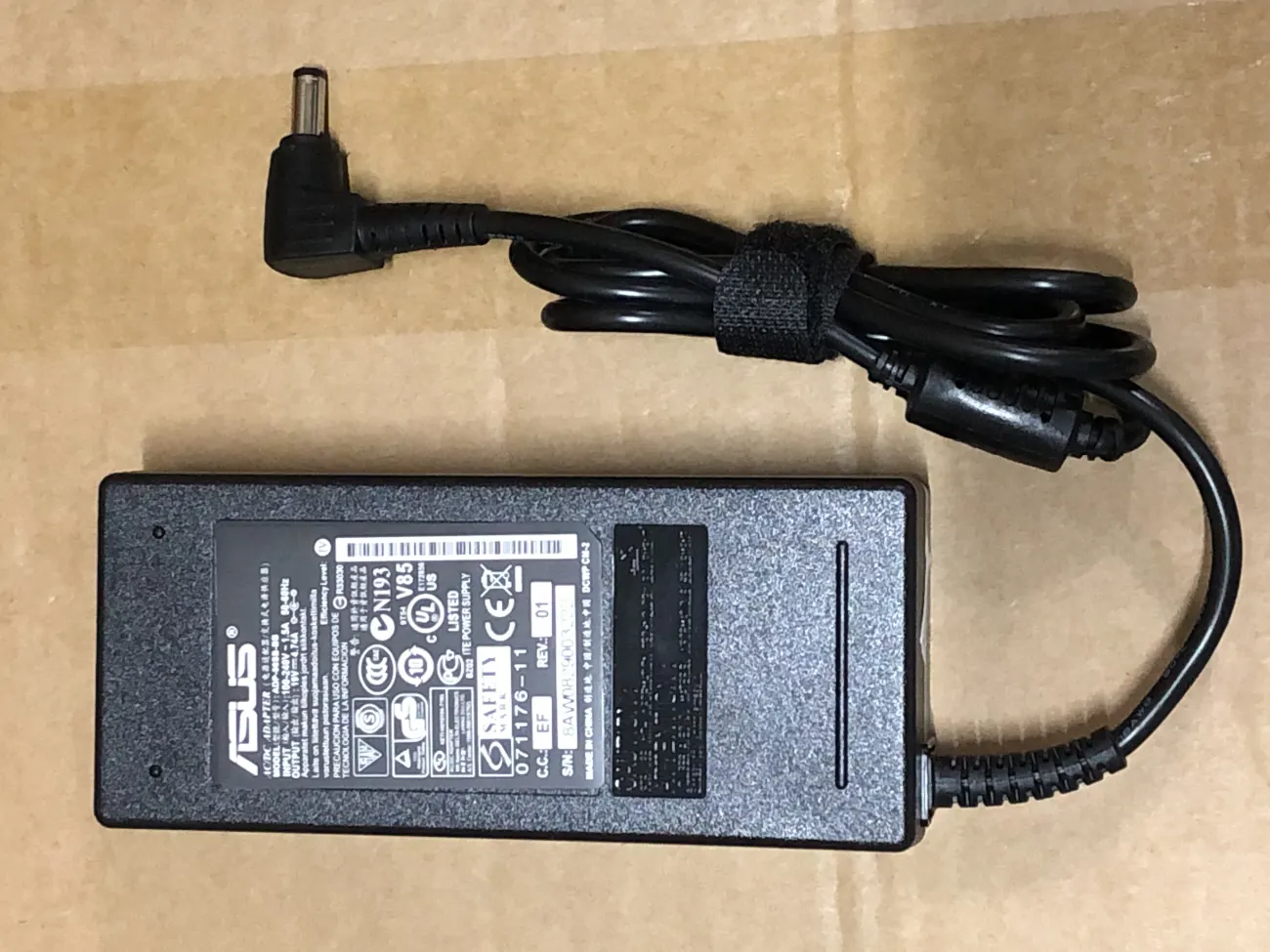 Sạc ALL (for lenovo/toshiba/asus) 19V-4.7A 90w zin chân 5.5x2.5mm mặt trước