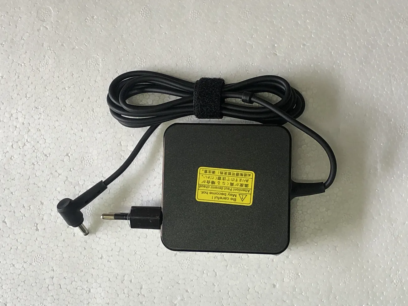 Sạc ASUS 19v-3.42A 65W VUÔNG ZIN chân nhỡ 4.0x1.35mm mặt trước