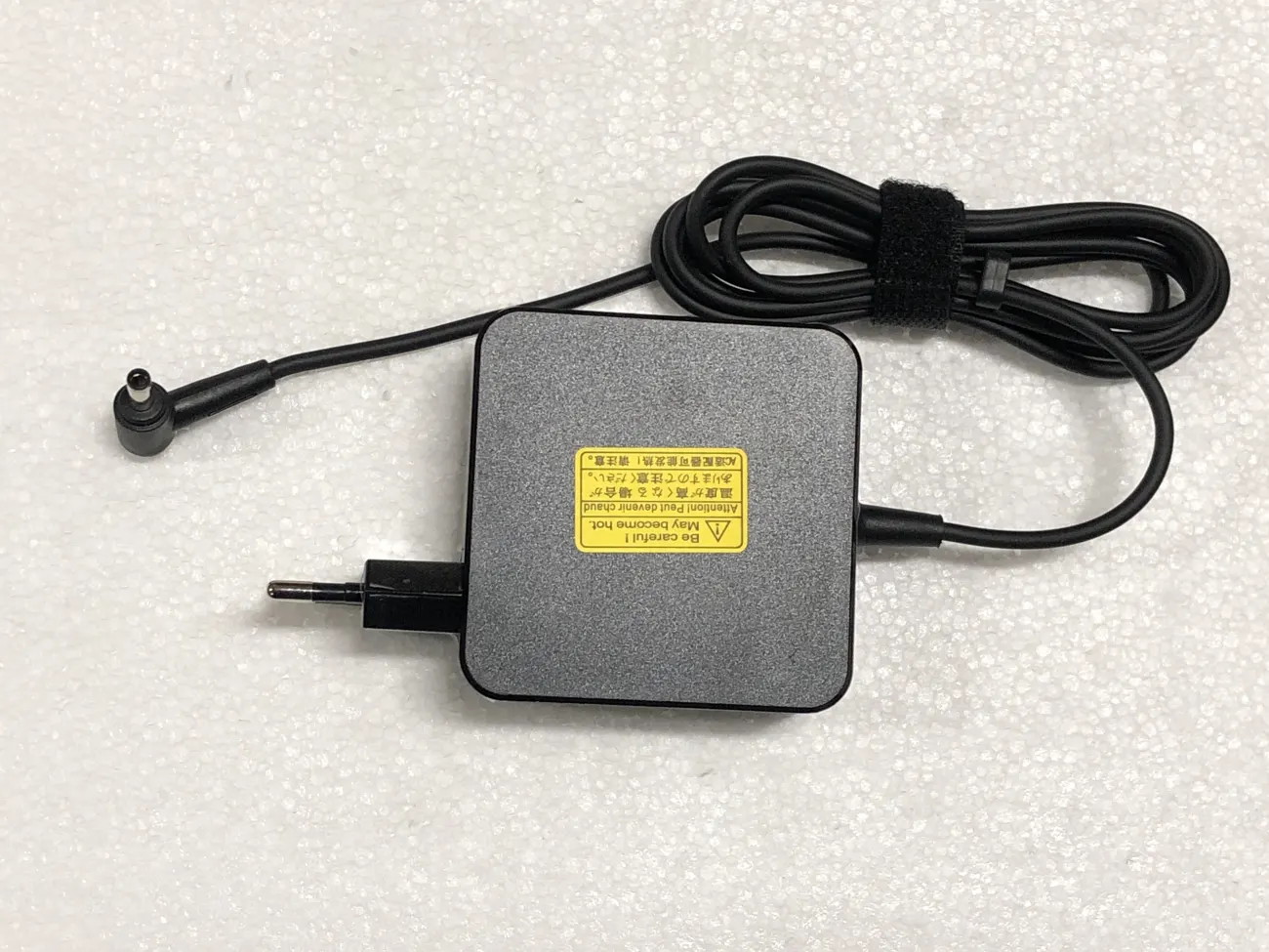 Sạc ASUS 19v-3.42A 65W VUÔNG ZIN CHÂN KIM nhỏ 4.5x3.0mm mặt sau