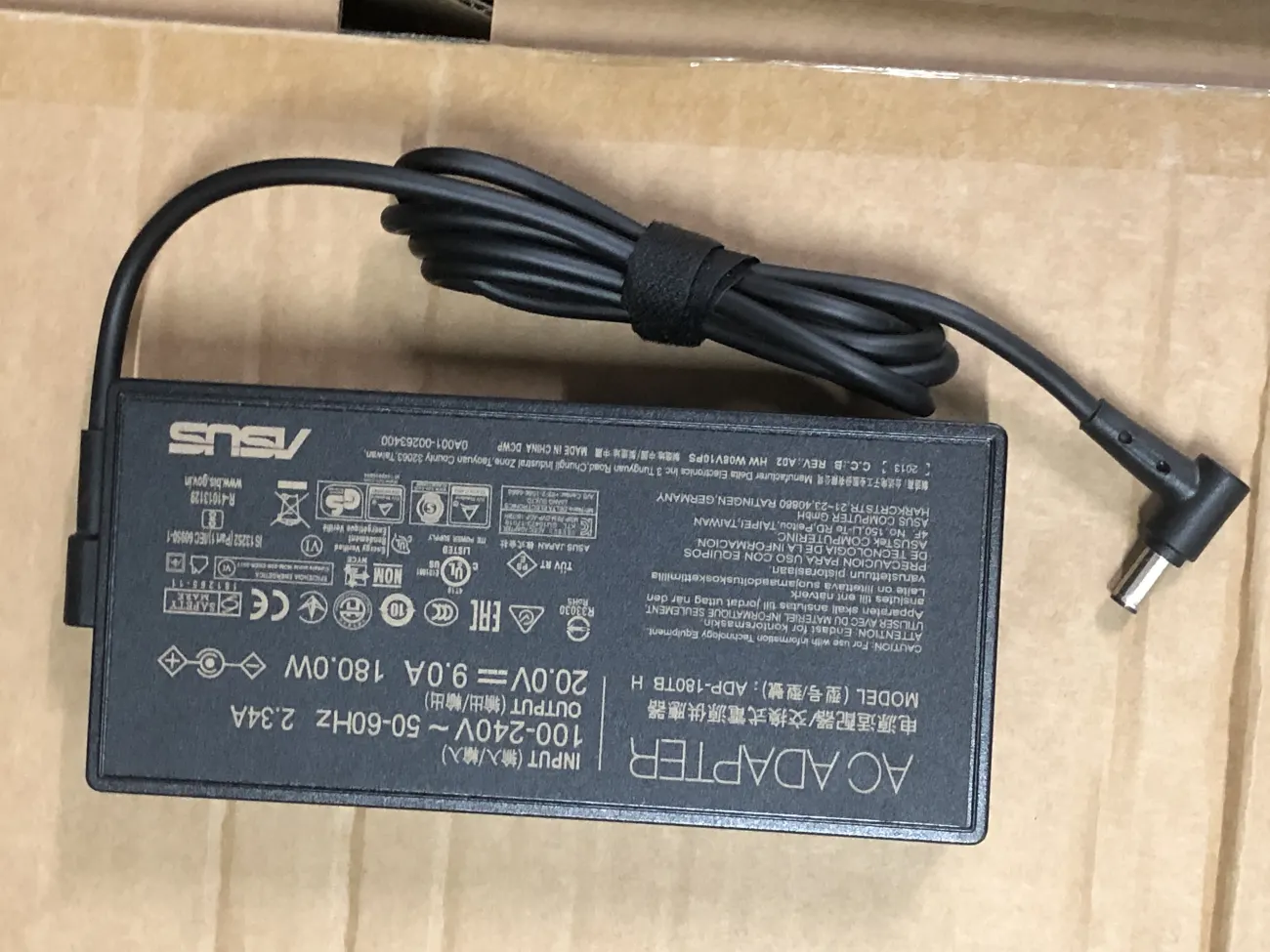 Sạc Asus 19.5v-9.23A 180W CHÂN kim to 6.0x3.7mm mặt trước