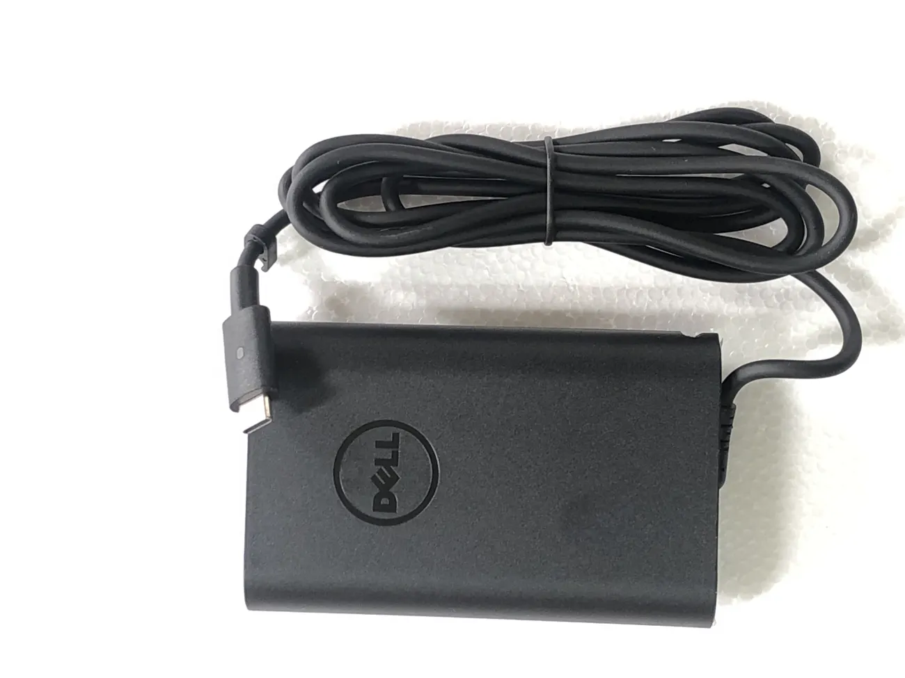 Sạc Dell 3.25 65W TYPE C mặt sau
