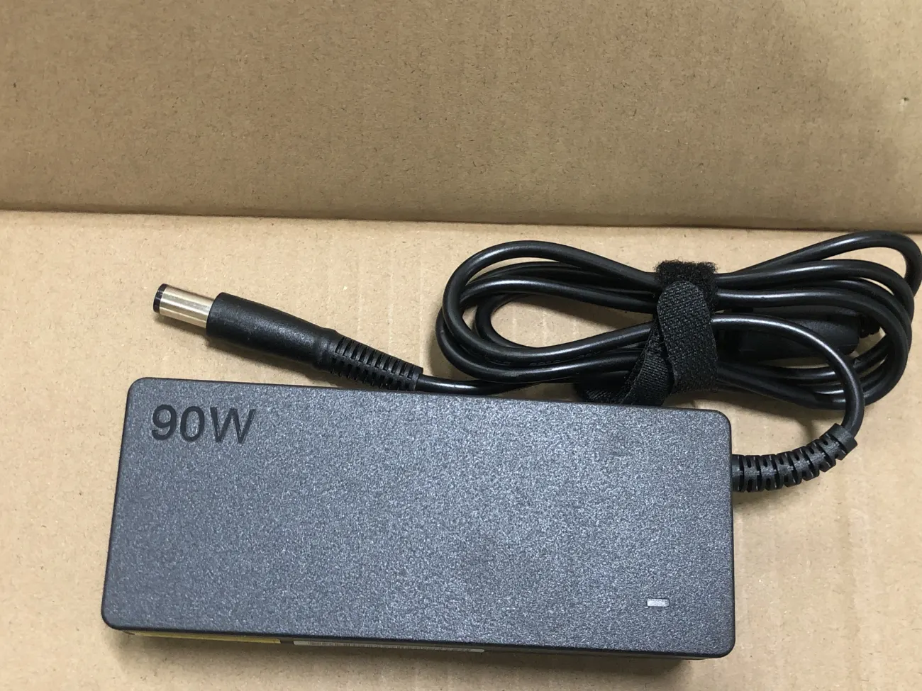 Sạc Dell 19.5v-4.62A 90W chân KIM TO ZIN mặt sau