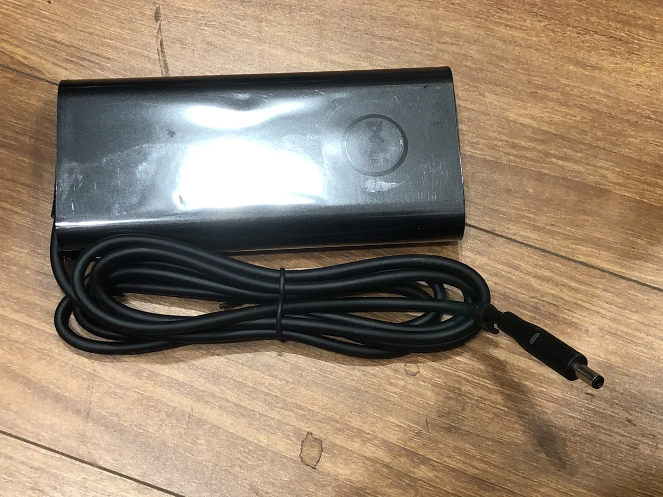 Sạc Dell 19.5v-6.7A 130W hình bầu dục, Oval chân kim nhỏ mặt sau