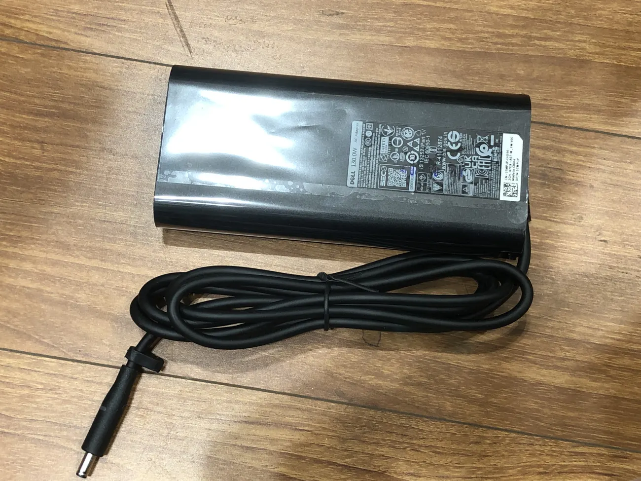 Sạc Dell 19.5v-6.7A 130W hình bầu dục, Oval chân kim nhỏ mặt trước